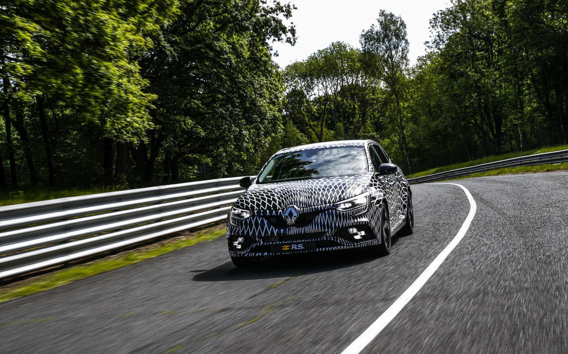 Με ενεργητική τετραδιεύθυνση το νέο Megane RS