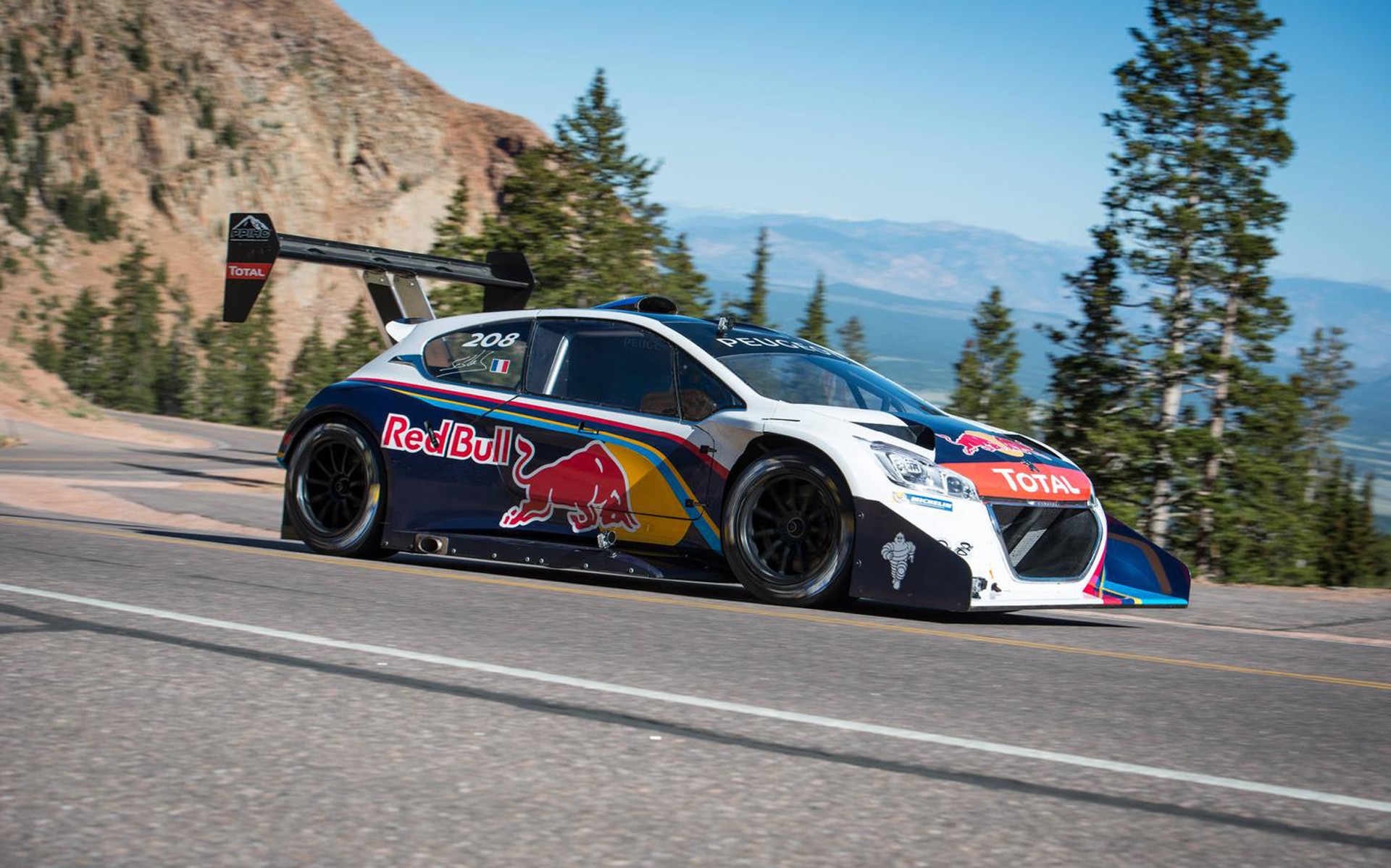 Στα χέρια του S. Loeb το Peugeot 208T16