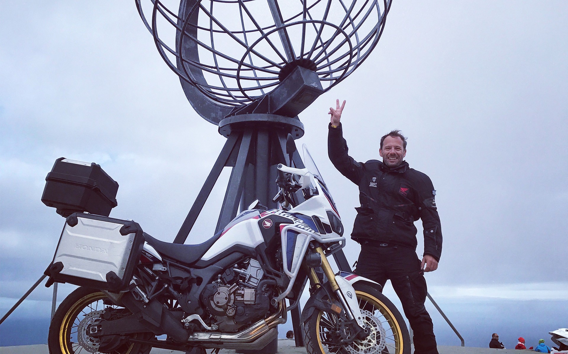 O Γιώργος Πυρπασόπουλος με Honda Africa Twin στο βορειότερο άκρο της Ευρώπης