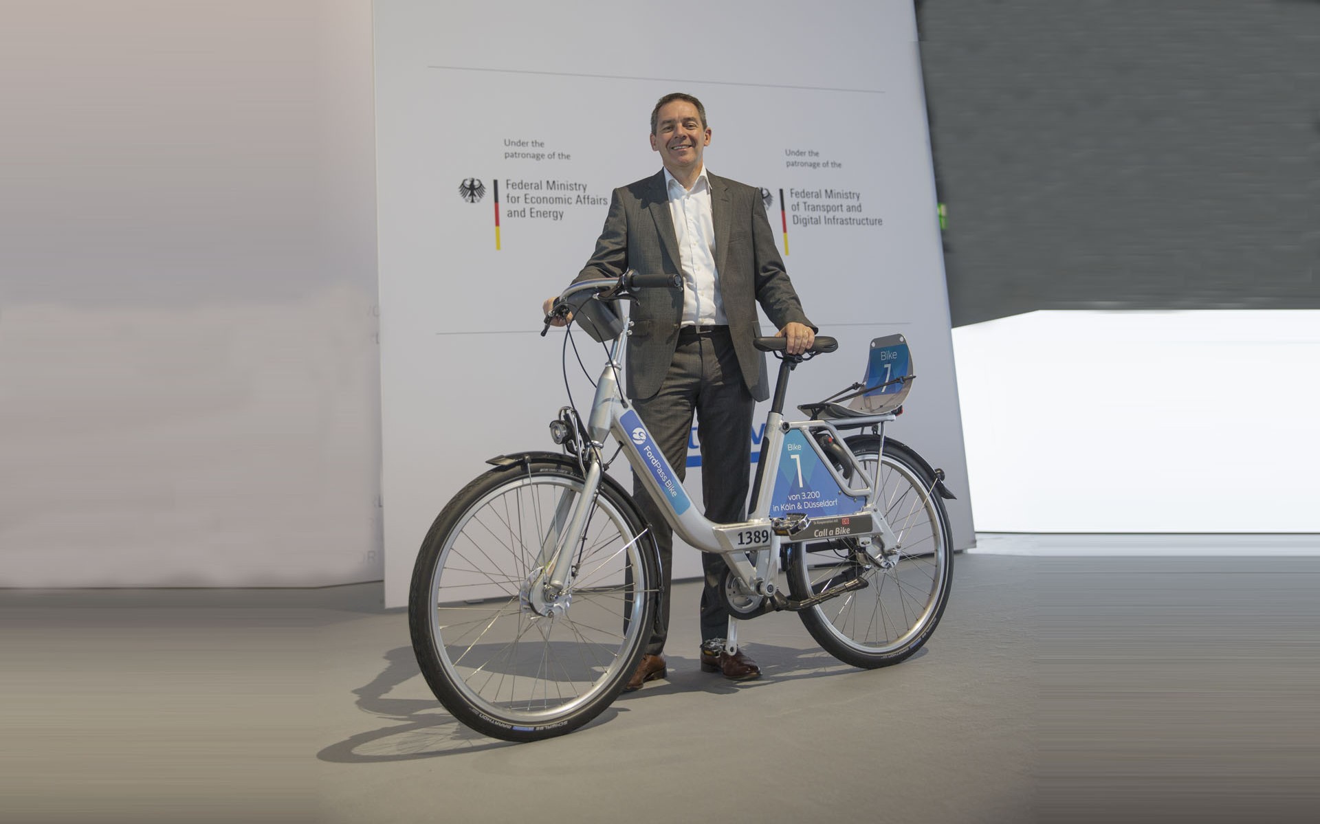 Η Ford «μοιράζει» ποδήλατα