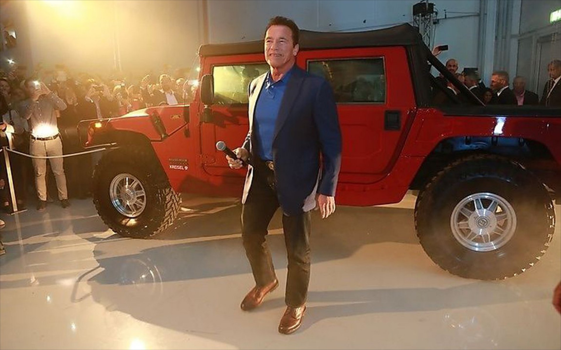 Ο Schwarzenegger και το ηλεκτρικό Hummer