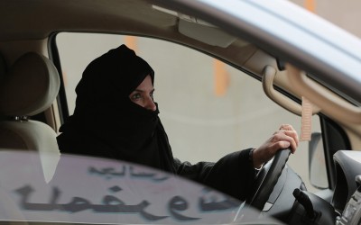 H Σαουδική Αραβία δίνει επιτέλους δίπλωμα στις γυναίκες