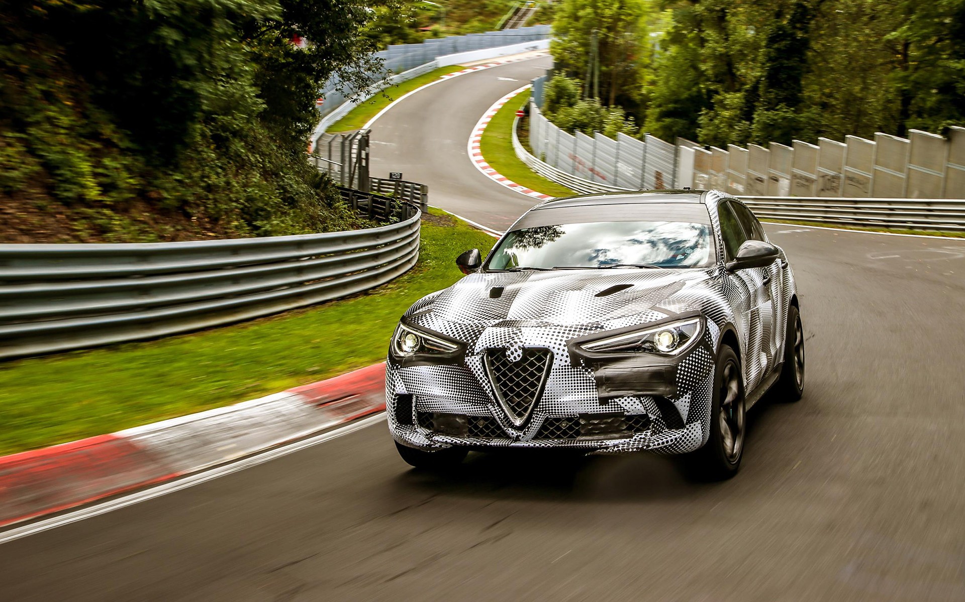 Τι χρόνο έκανε η Alfa Romeo Stelvio στο Nurburgring; (vid)