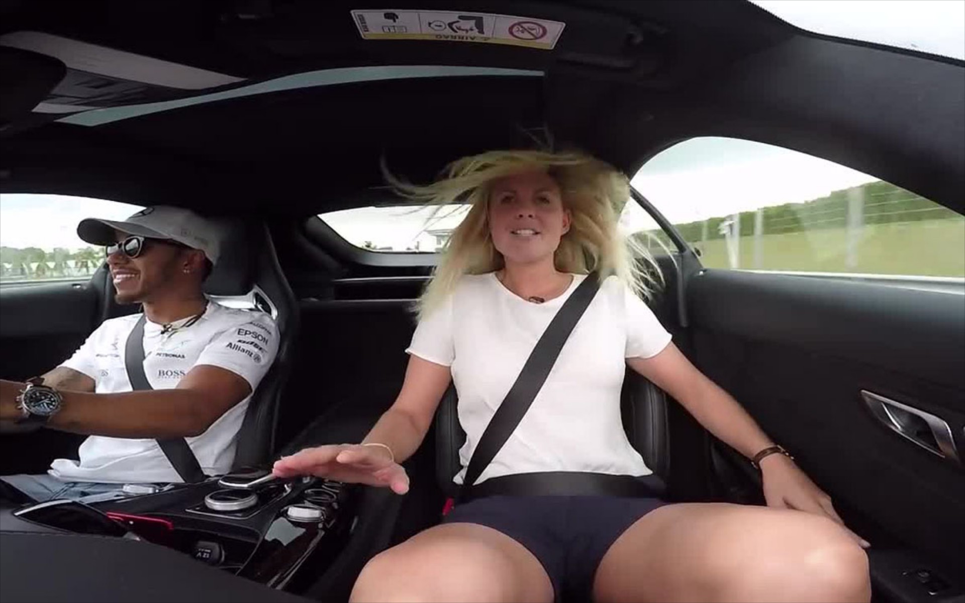 Ο Hamilton, η Mercedes-AMG GT και μια ξανθιά (video)