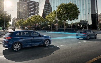 Hyundai i30 με Forward Collision Warning (FCW)