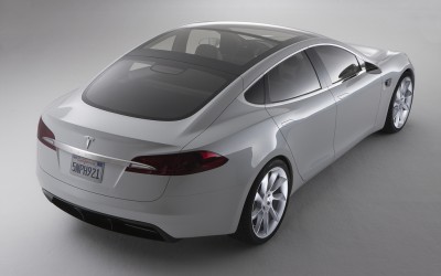 Πώληση μετοχών στο κοινό αποφάσισε η Tesla