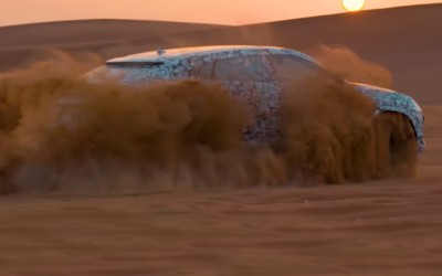 Το SUV της Lamborghini κατακτά την έρημο! (vid)