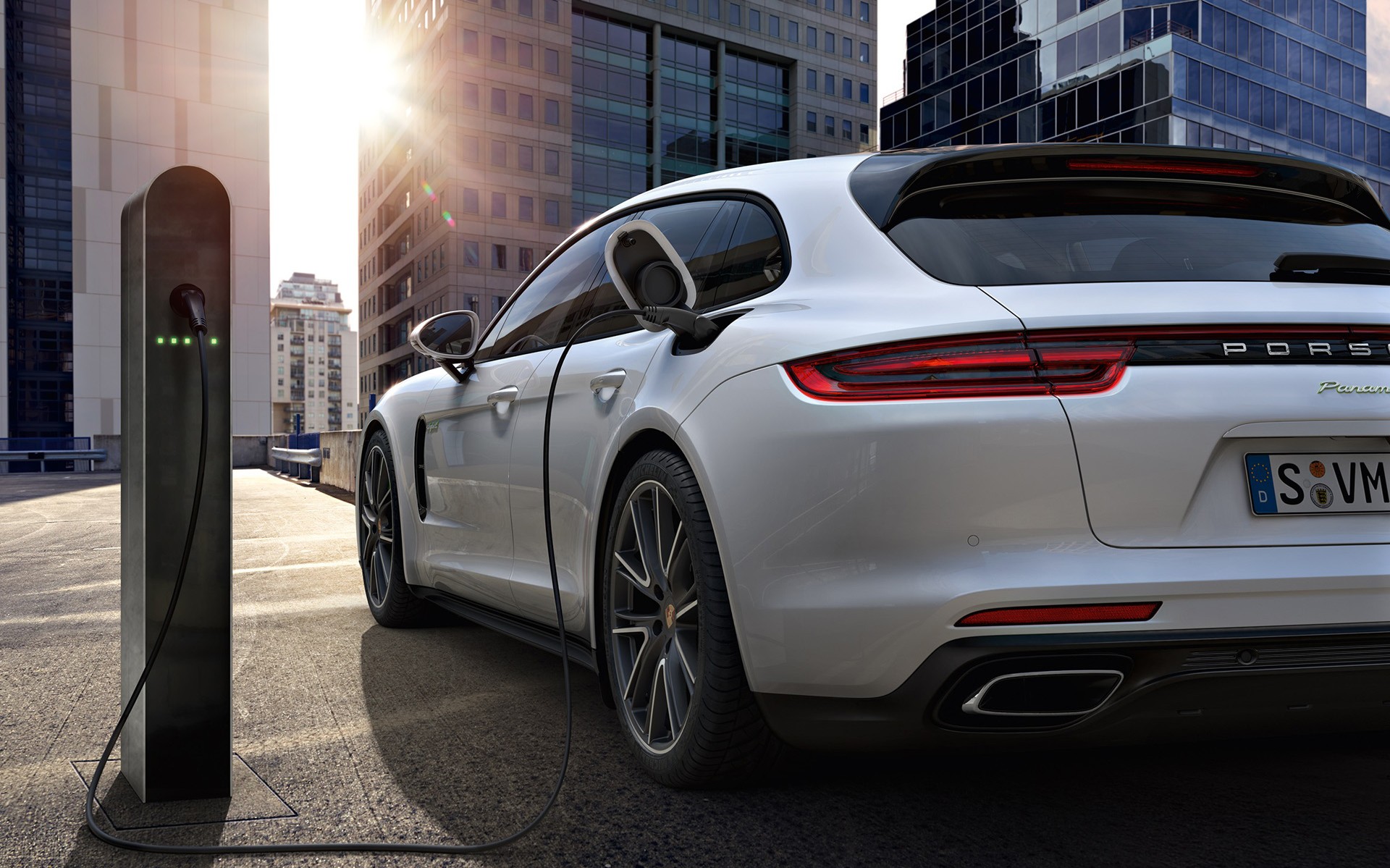 Οι οδηγοί επιλέγουν την υβριδική Panamera