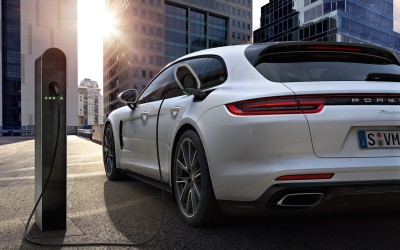 Οι οδηγοί επιλέγουν την υβριδική Panamera