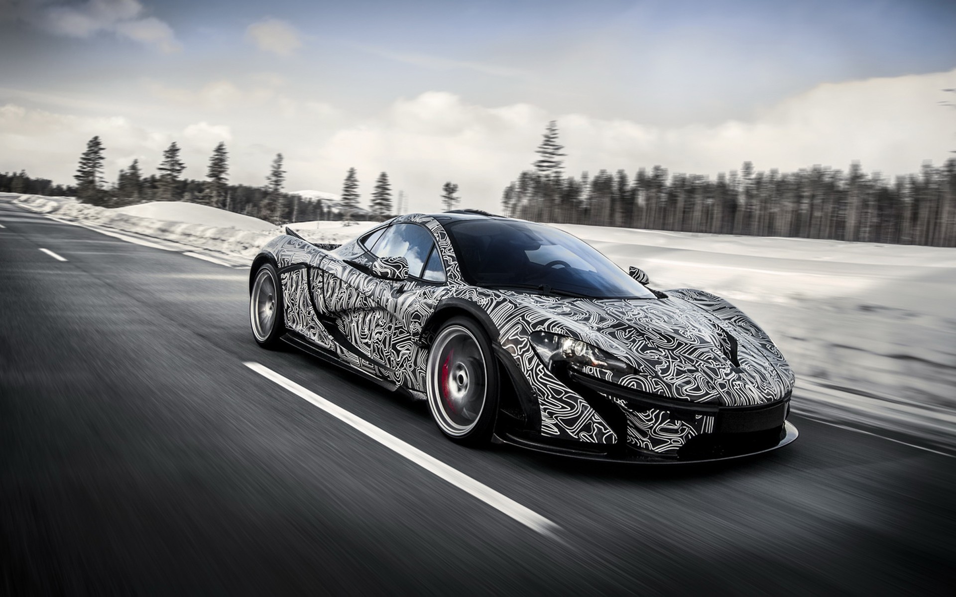 Η McLaren δοκιμάζει ηλεκτρικά supercar