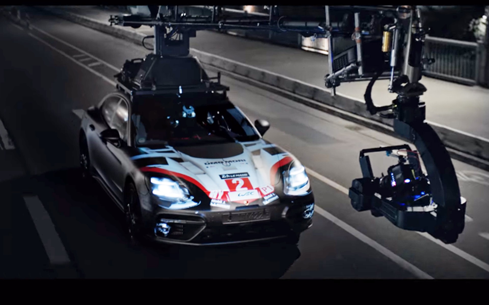 Porsche του Le Mans μέσα στην πόλη; (video)
