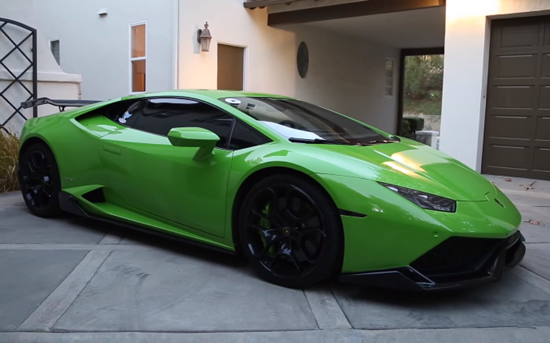 Ποια τα κόστη να διαθέτεις μια Lamborghini Huracan; (vid)