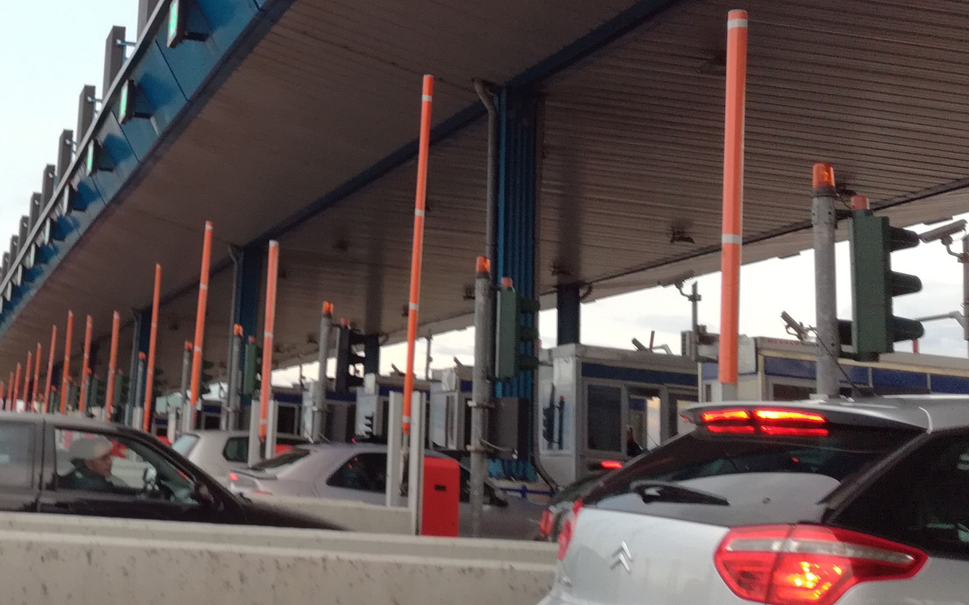 Ανοίγει ο δρόμος για τα πλευρικά διόδια σε Βαρυμπόμπη και Άγιο Στέφανο