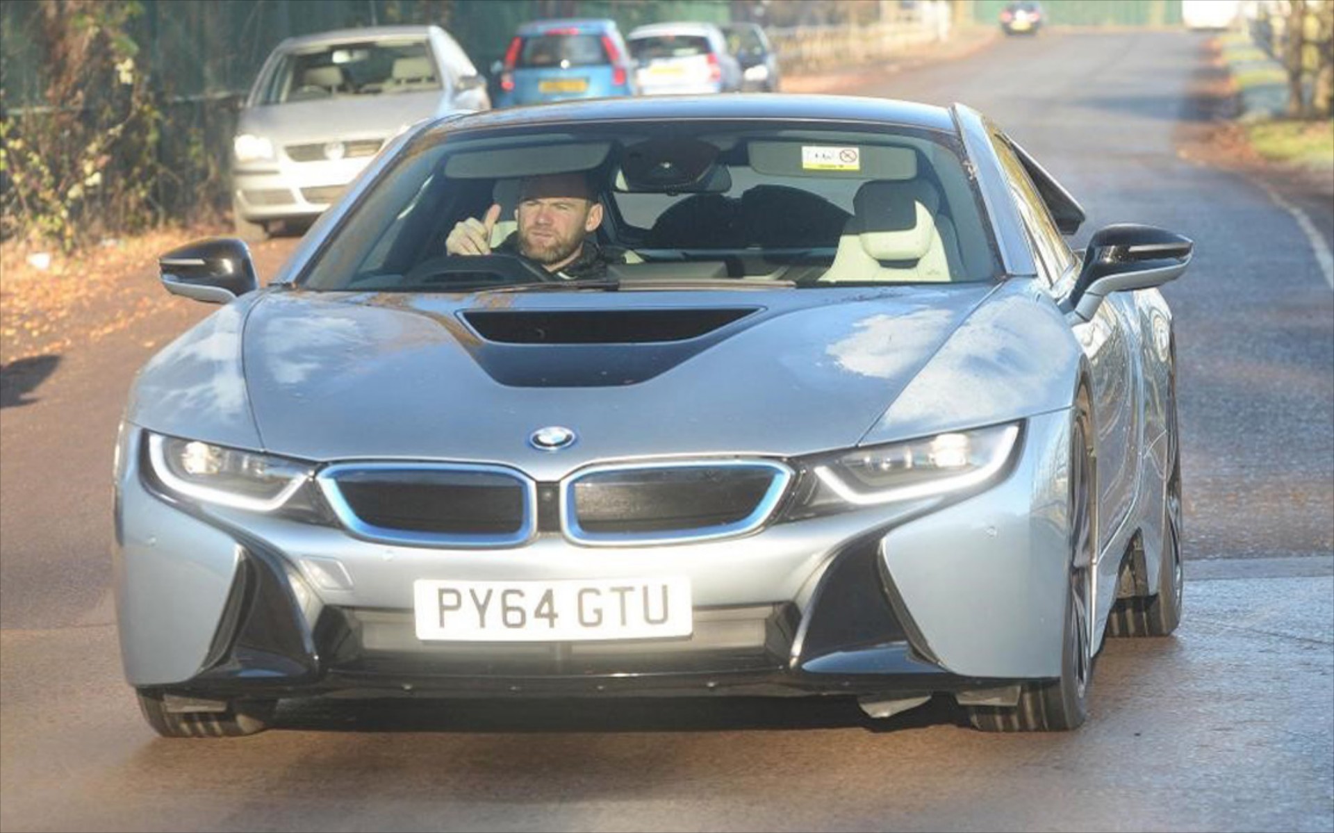 Έχασε το δίπλωμά του και τώρα πουλά το BMW i8!