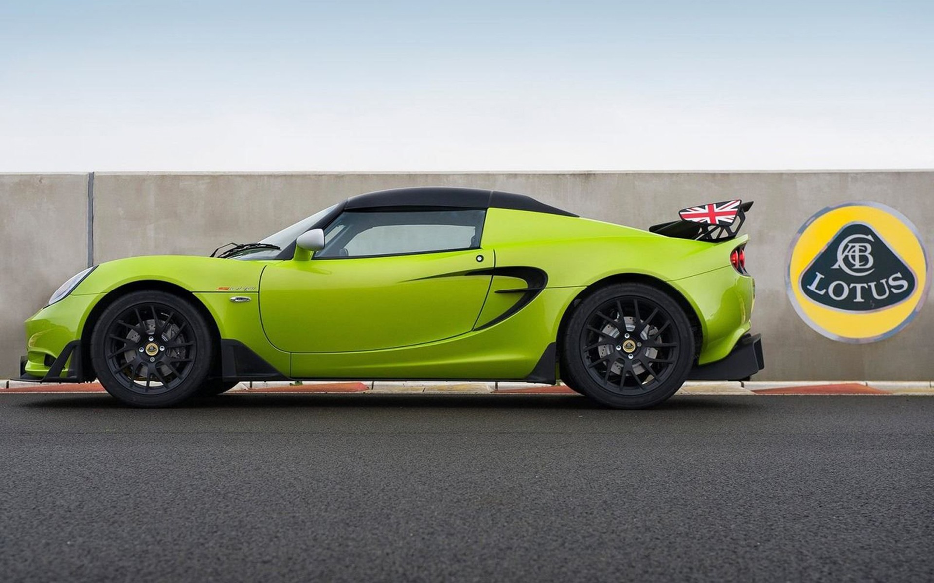 Ετοιμάζει SUV και η Lotus