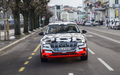 Το ηλεκτρικό SUV της Audi βολτάρει στη Γενεύη! (vid)