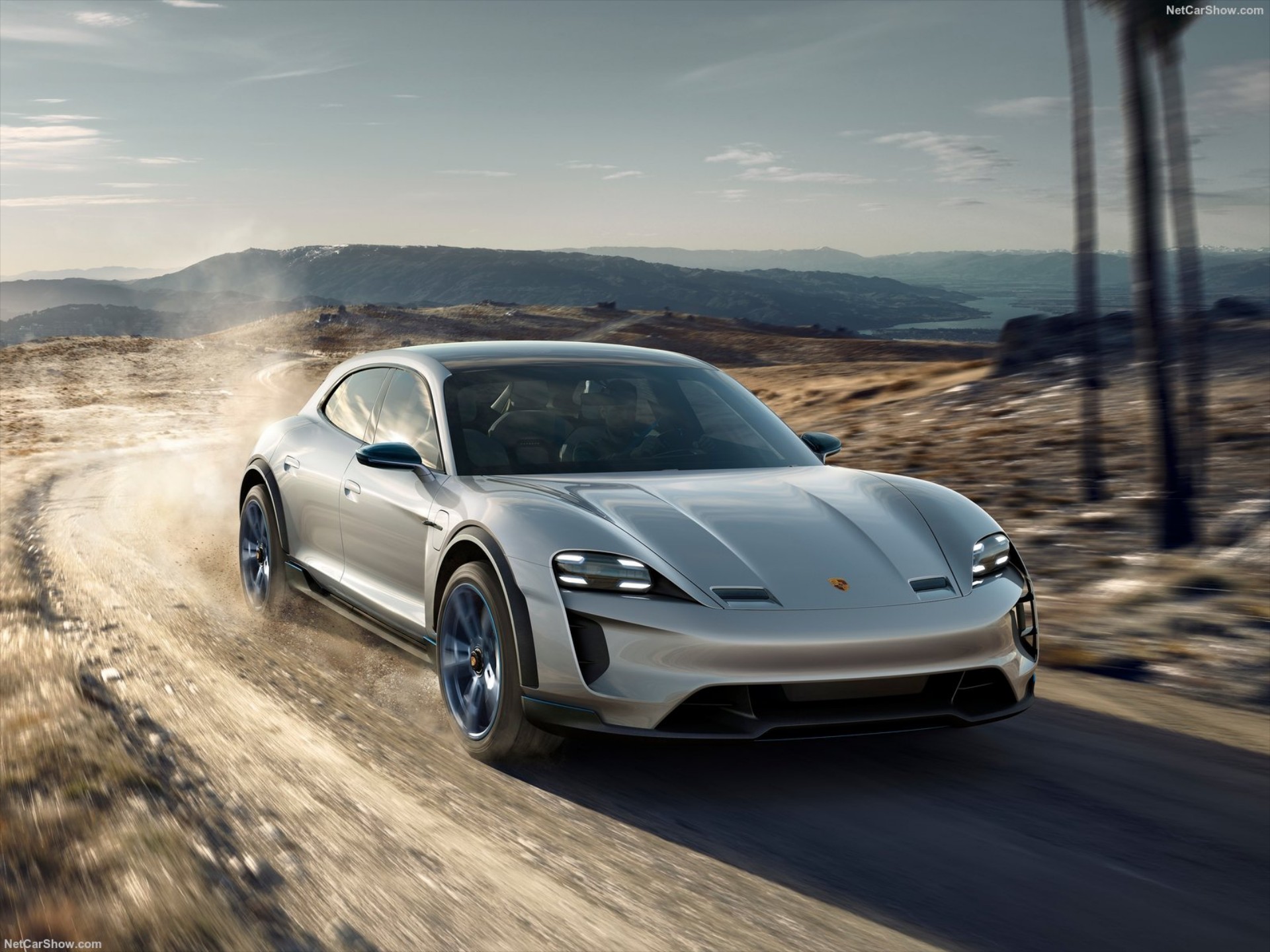 Porsche, ηλεκτρικό, crossover και… εκτός δρόμου; (video)