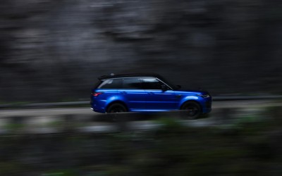 Μπορεί ένα SUV να είναι πιο γρήγορο από μια Ferrari; (vid)