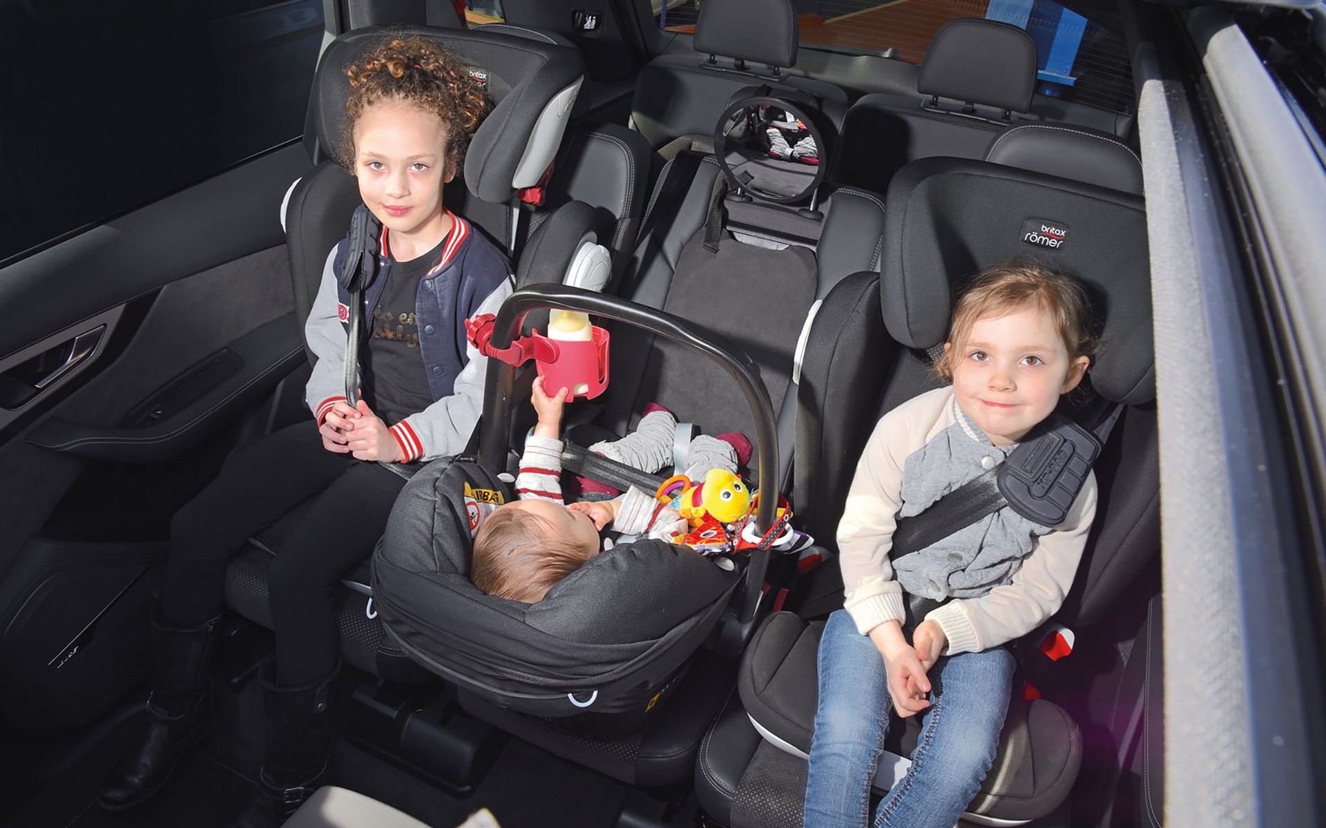 Σε πόσα αυτοκίνητα χωρούν 3 παιδικά καθίσματα;