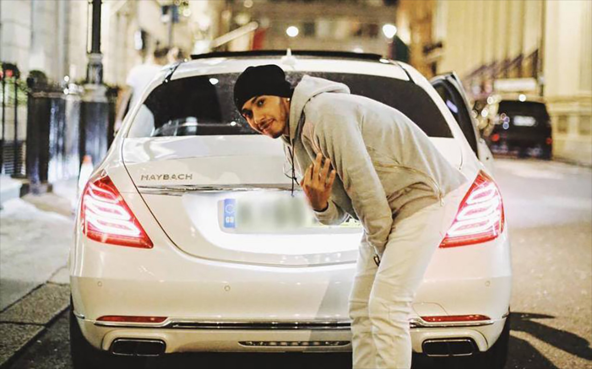Προς πώληση η Maybach του Lewis Hamilton