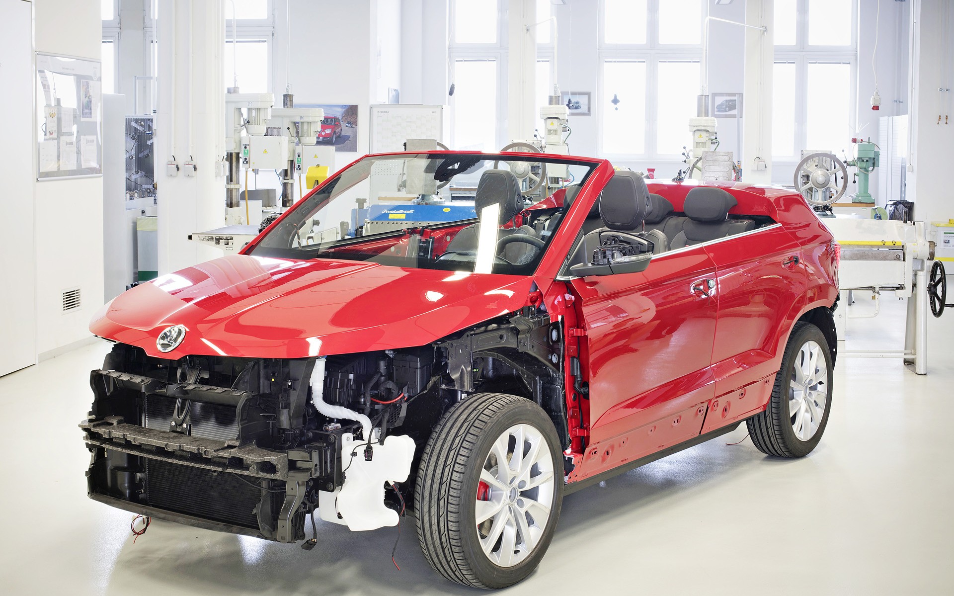 Έκοψαν την οροφή του Skoda Karoq και το έκαναν cabrio!