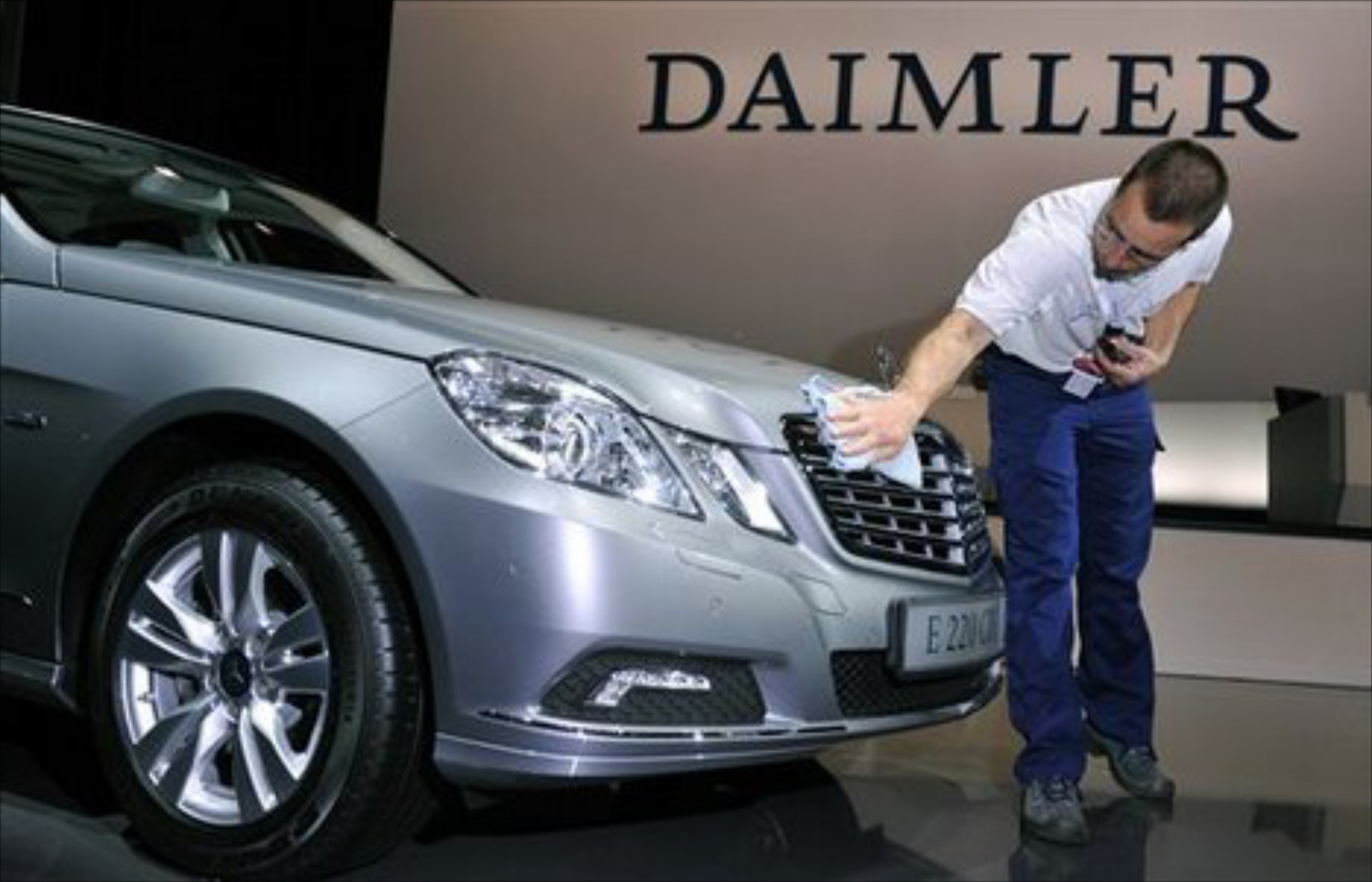 Σκάνδαλο Daimler: Στον εισαγγελέα για τις μίζες