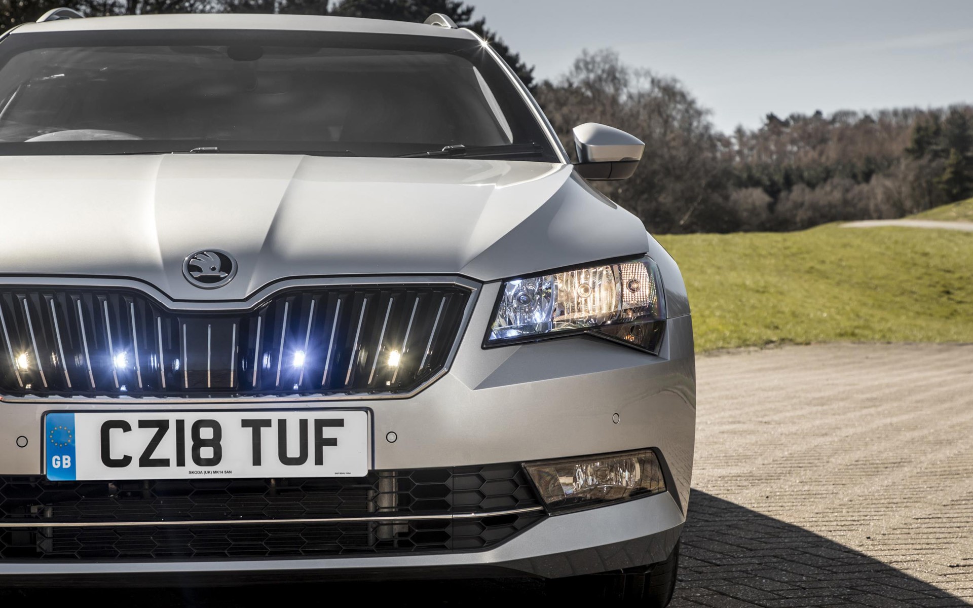 Η Skoda θωράκισε το Superb (vid)