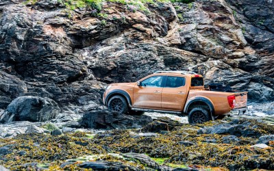 Το πιο σκληροτράχηλο Nissan Navara σώζει τον πλανήτη! (vid)