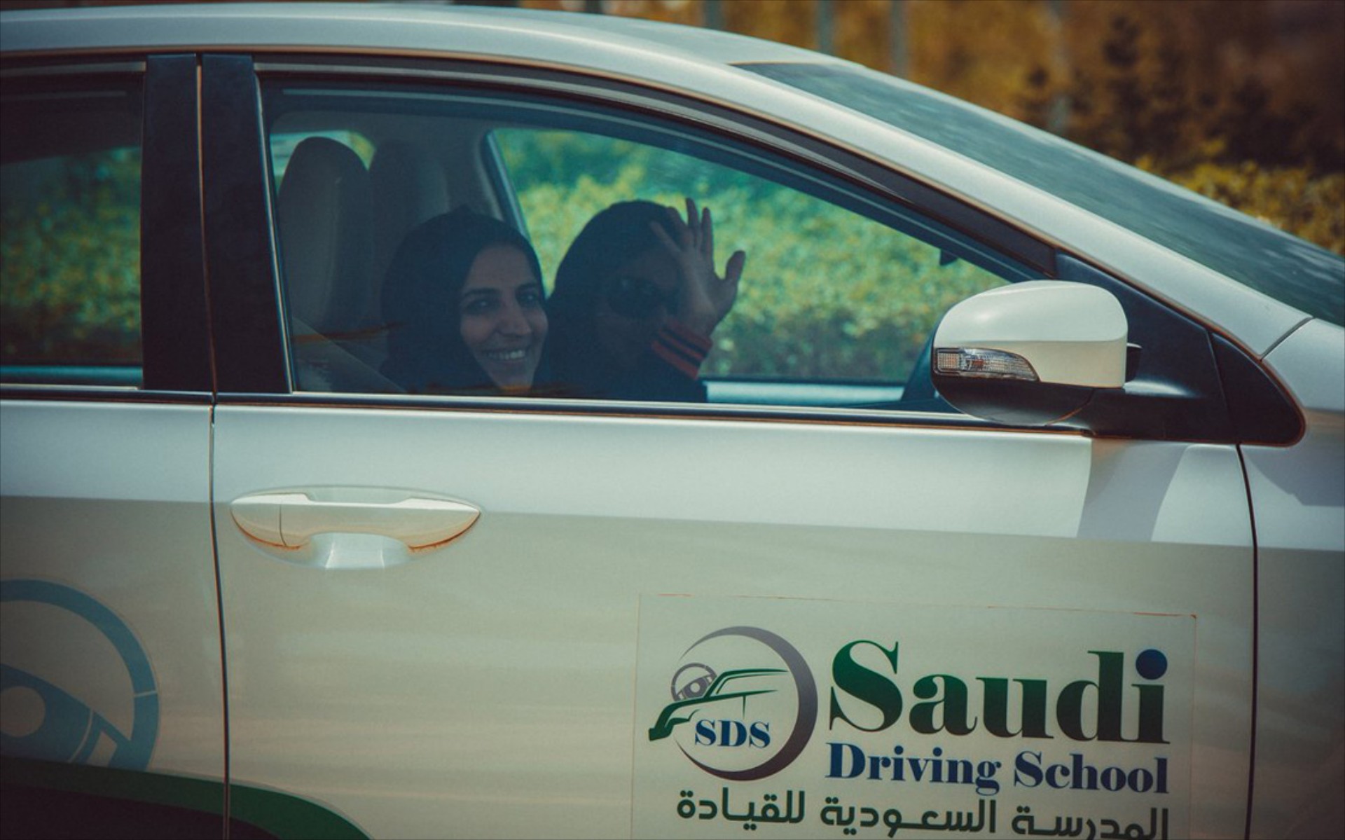 Είναι νόμος: Από σήμερα οι γυναίκες οδηγούν στη Σαουδική Αραβία!