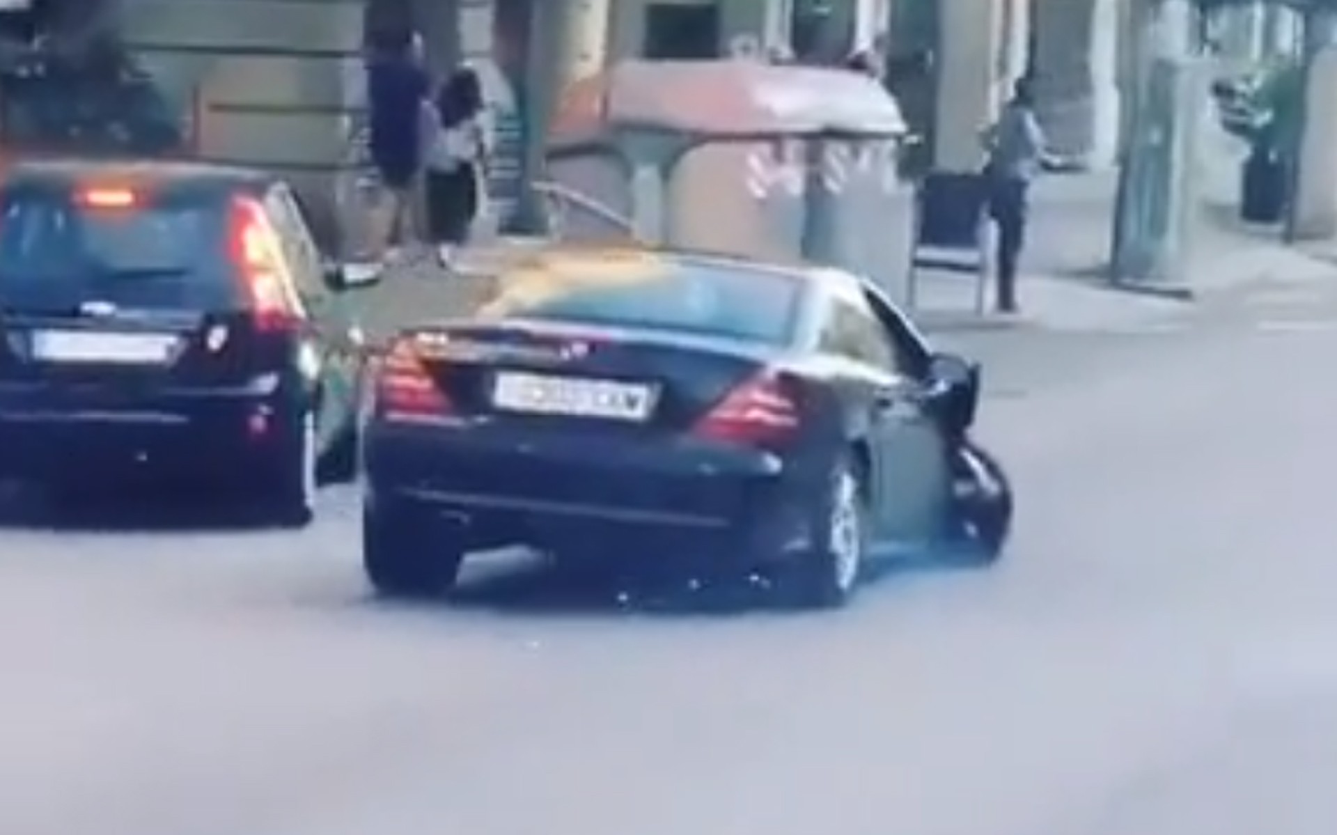 Άραγε έχει καταλάβει ότι κάτι συμβαίνει; (video)