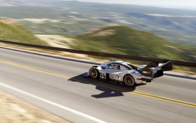 Όλη η ανάβαση-ρεκόρ στο Pikes Peak από αέρος! (vid)