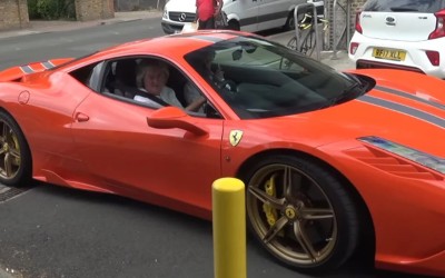 Σταματάει την κυκλοφορία ο J.May με τη Ferrari του (video)
