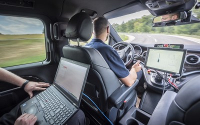 Φορτσάρουν για την αυτόνομη οδήγηση Mercedes-Benz και Bosch