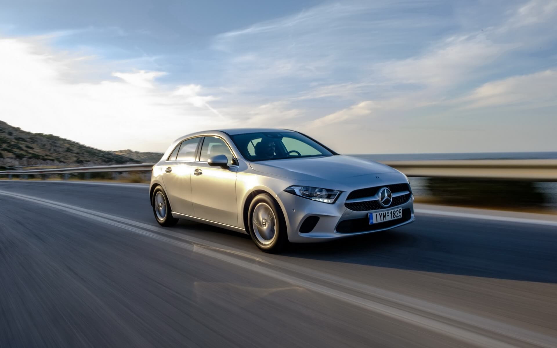 Νέα Mercedes-Benz A-Class. Επικοινωνεί. Μαζί σου.
