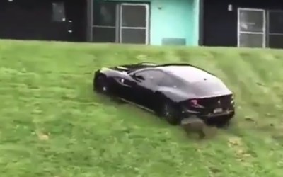 Πώς να χαμογελάσεις μέσα σε μια Ferrari; (video)