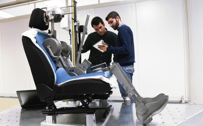Έτσι δοκιμάζονται τα καθίσματα αυτοκινήτων (vid)