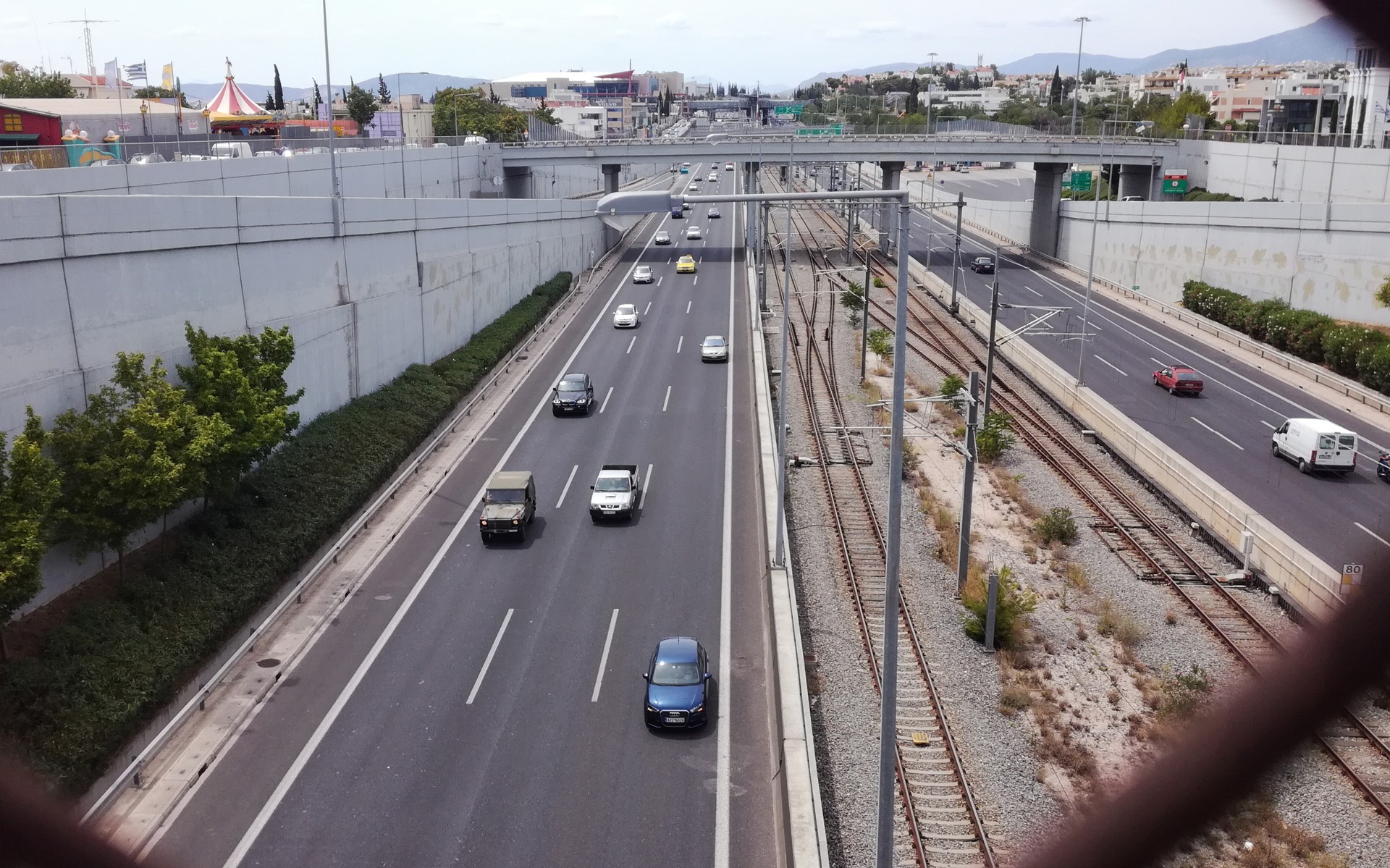 «Δεν είναι λύση μία δεύτερη Αττική Οδός»