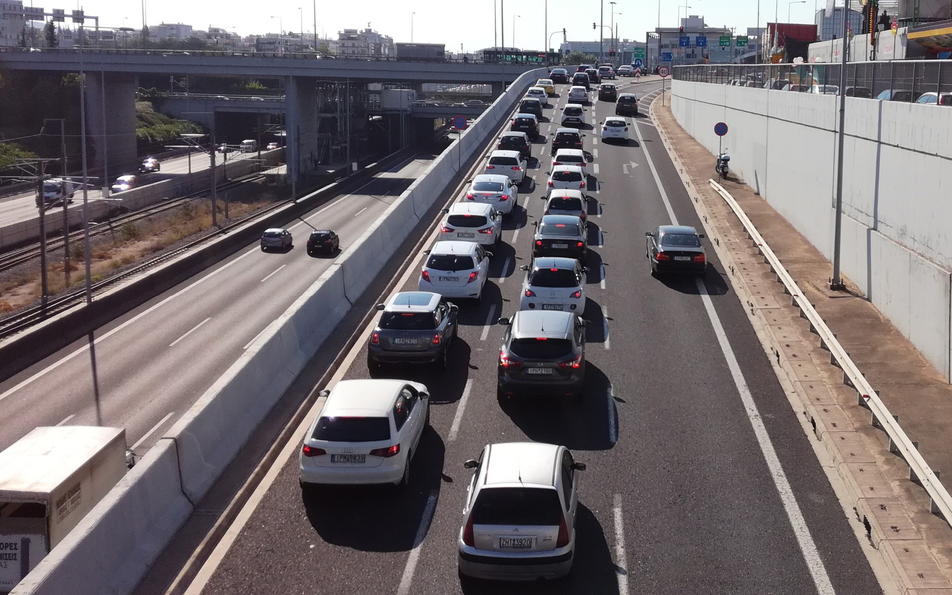 Πόσα αυτοκίνητα κυκλοφορούν στην Ελλάδα;