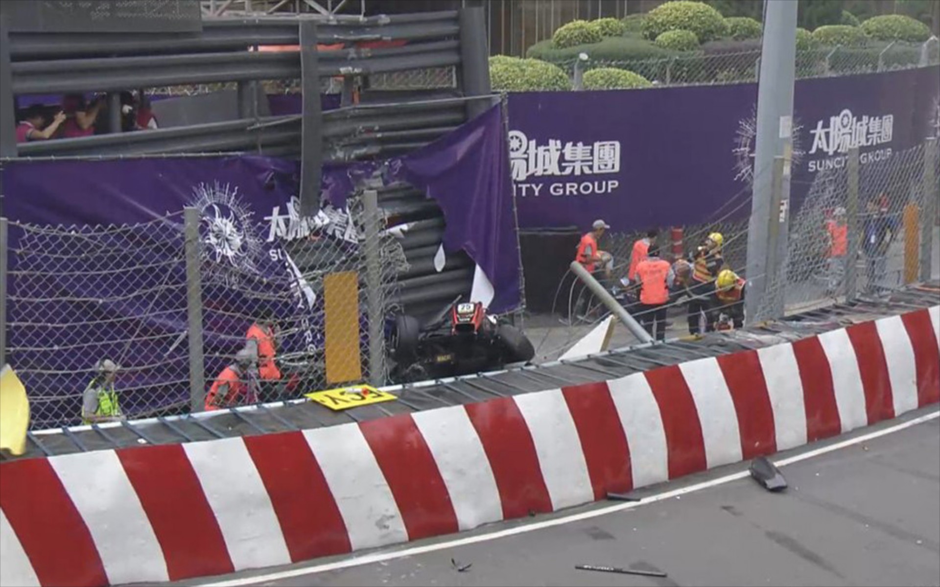 Τρομακτικό ατύχημα στη Formula 3! (vid)