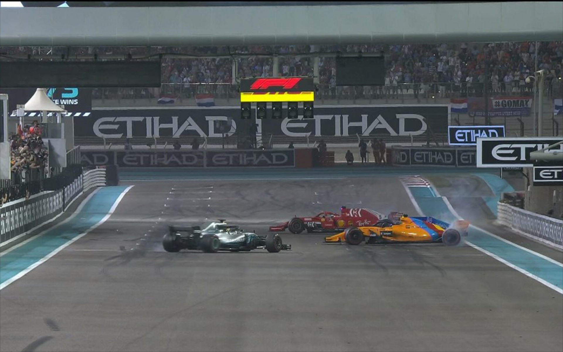 F1: Νικητής ο Hamilton, «αντίο» από τον Alonso στο φινάλε της σεζόν