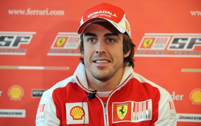 Ο Alonso ασφαλίζει τους αντίχειρές του