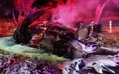 Κάηκε η πρώτη McLaren Senna που παραδόθηκε (video)