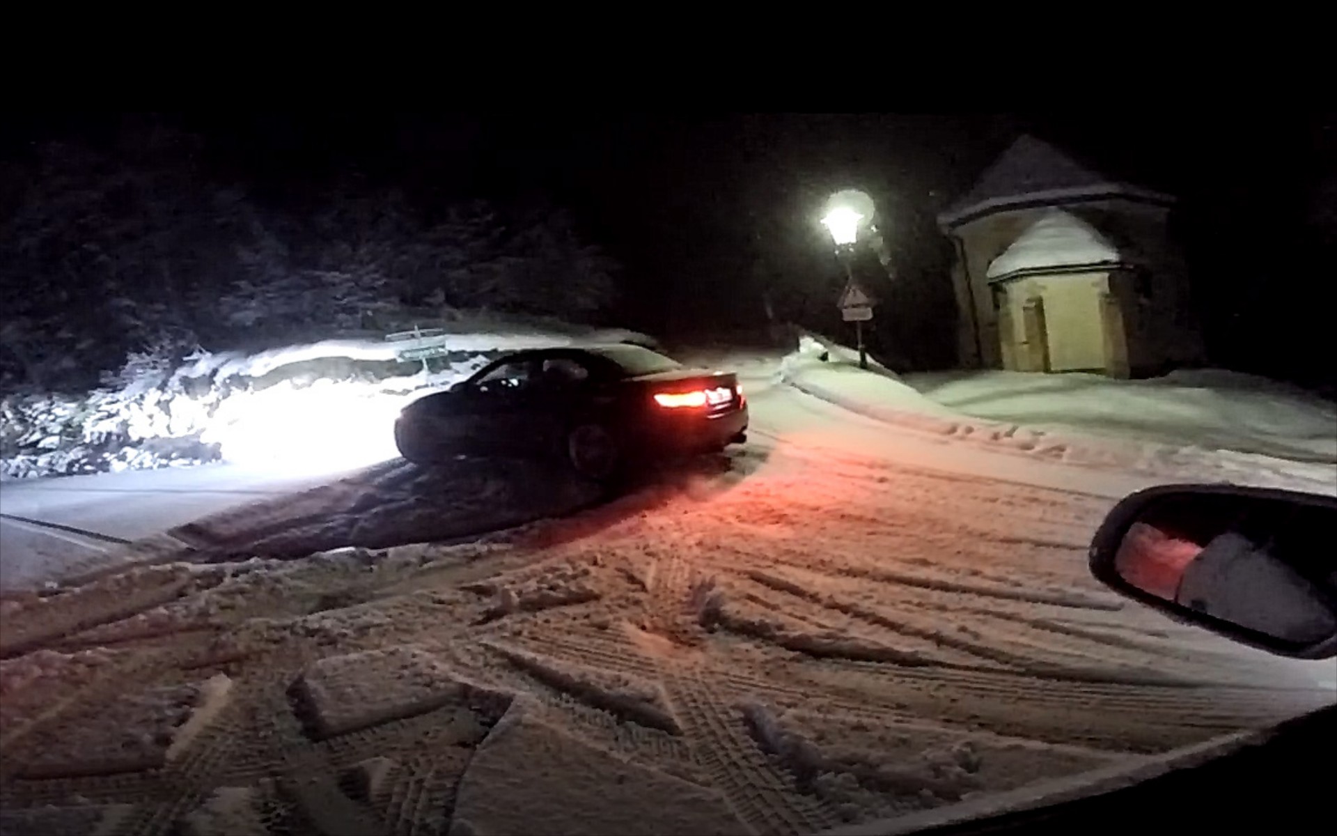 Μια BMW M4 και ένα Audi RS4 με το γκάζι πατημένο στο χιόνι (vid)