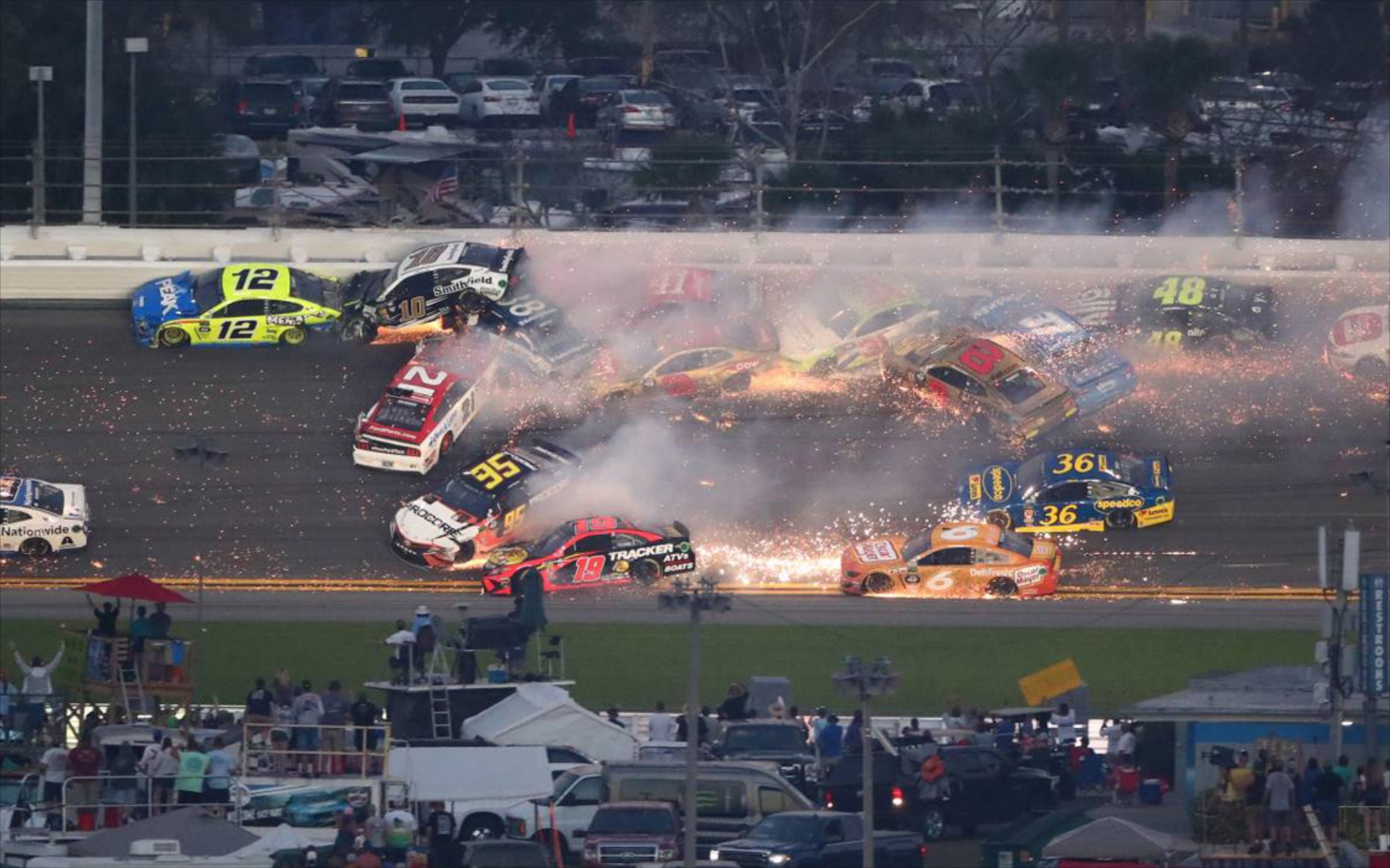 Καραμπόλα 21 αγωνιστικών στην Daytona! (vid)