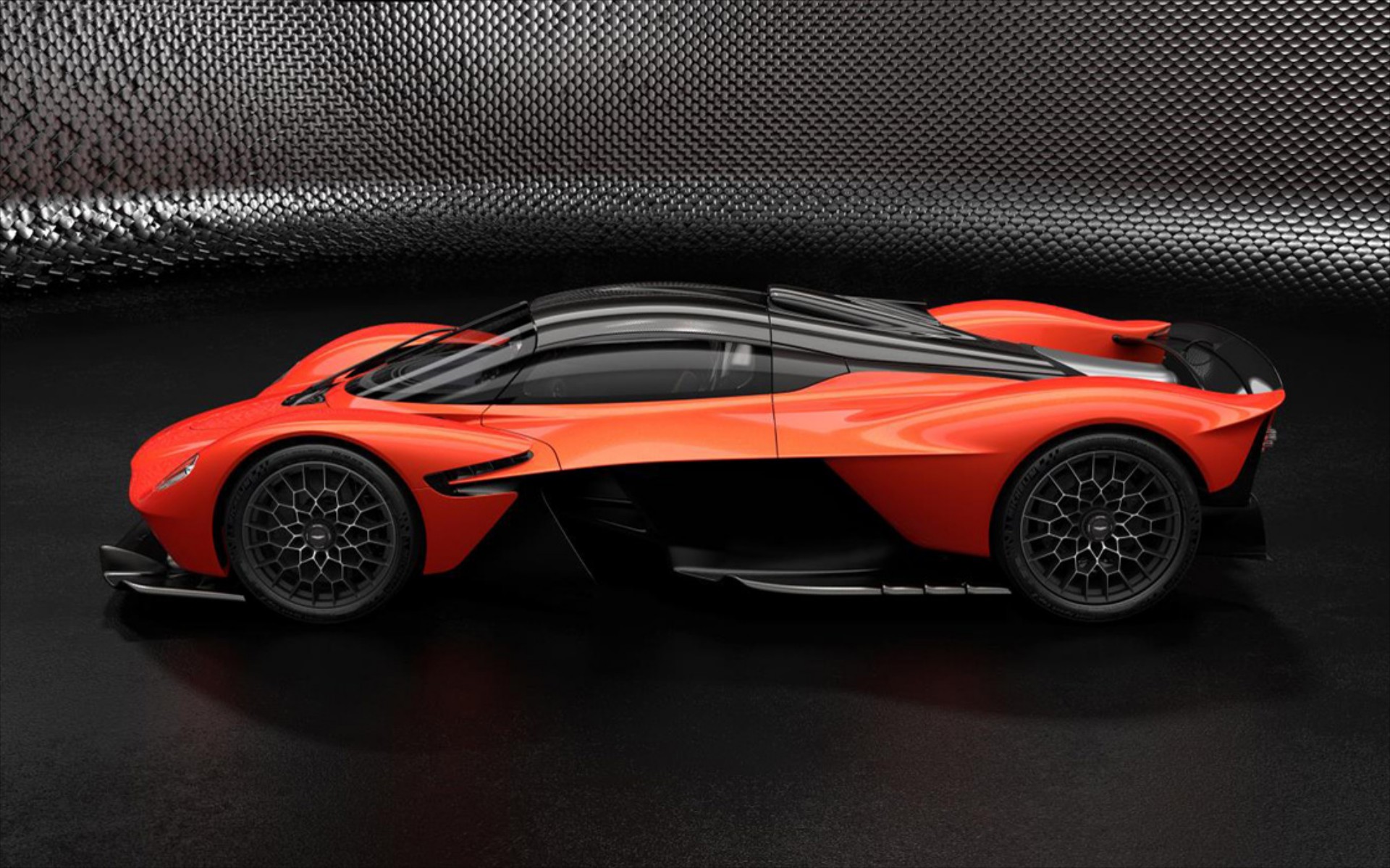 Με 1.160 ίππους η Aston Martin Valkyrie!