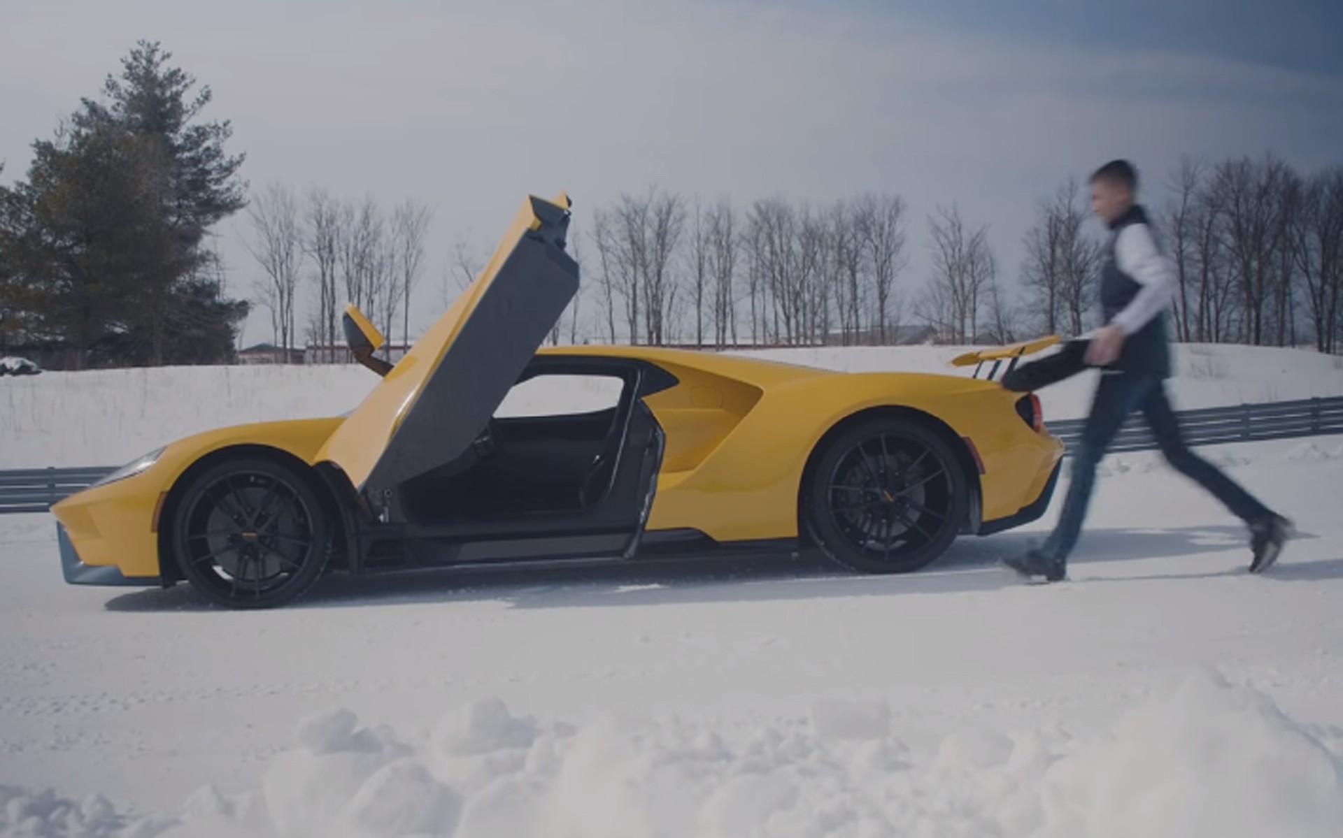 14χρονος driftάρει με το νέο Ford GT (video)