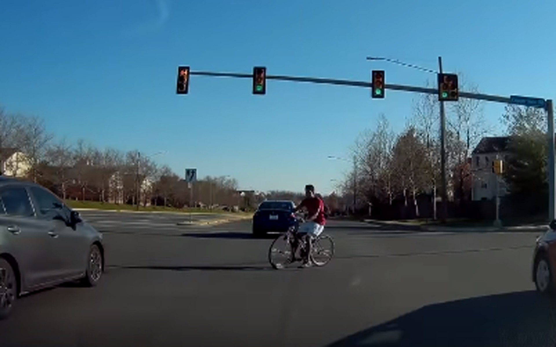 Ποδηλάτης με… ημερομηνία λήξεως! (video)