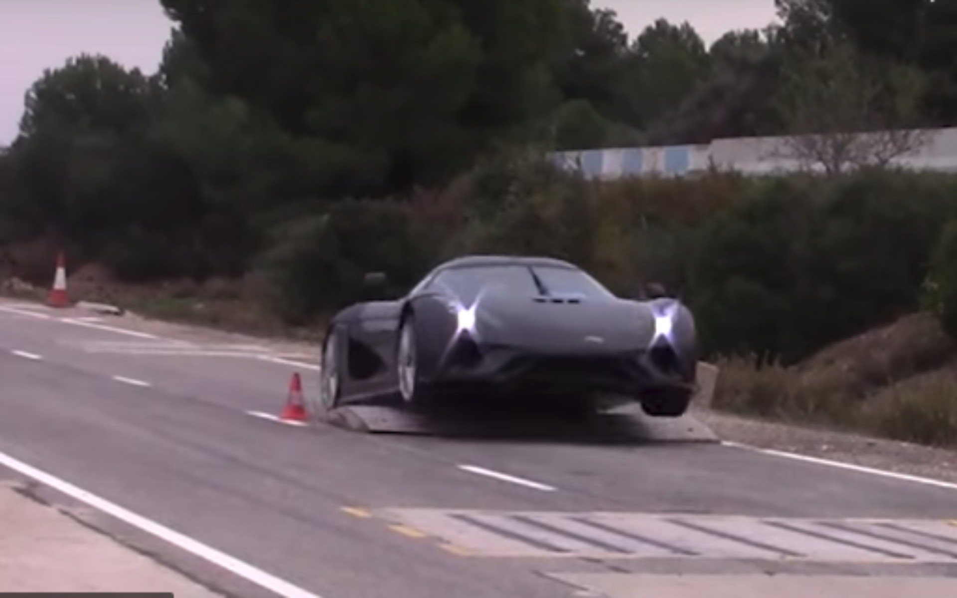 Πώς κάνουν crash test στην Koenigsegg; (video)