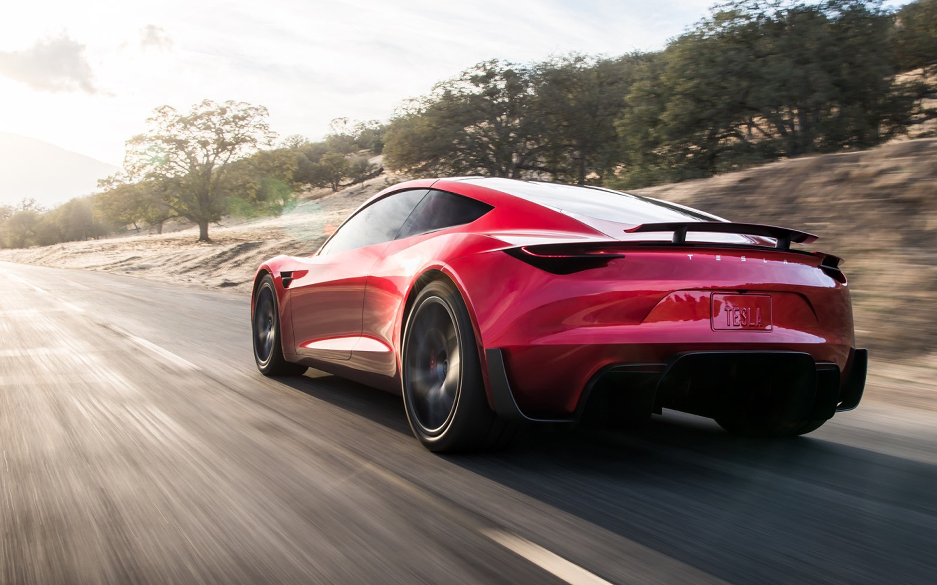 Ο Elon Musk «έριξε φως» στην αυτονομία του νέου Tesla Roadster