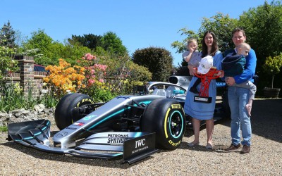 Ο Hamilton έστειλε μονοθέσιο σε 5χρονο fan του που πάσχει από καρκίνο